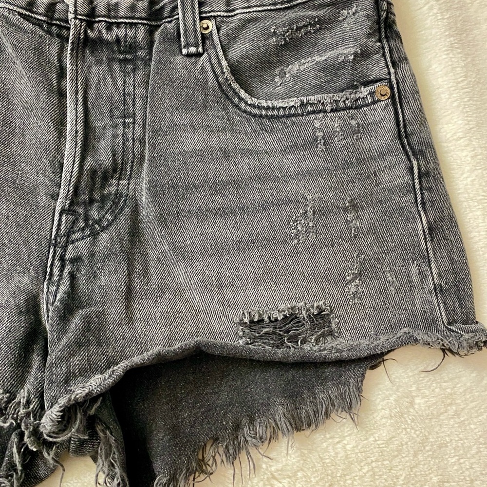Levi’s Women's Black Denim Shorts - Picture 6 of 8